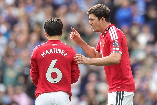 Martinez và Maguire . Ảnh của Mark Cosgrove/News Images/NurPhoto - Getty Images.
