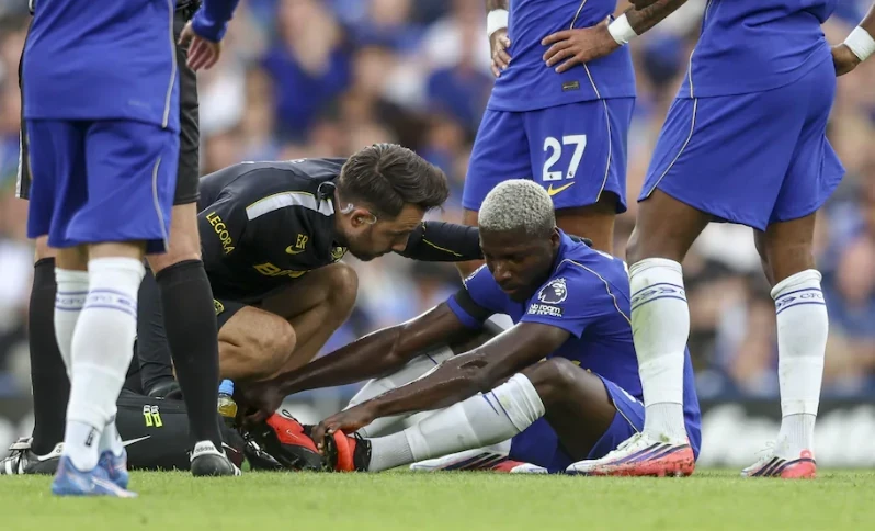 Hàng tiền vệ Chelsea mong manh khi thiếu Caicedo. Ảnh: Robin Jones/Getty.