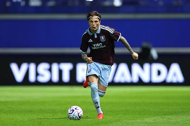 Garnacho đang trải qua thời gian khó khăn ở Aston Villa. Ảnh: Pakawich Damrongkiattisak/Getty Images