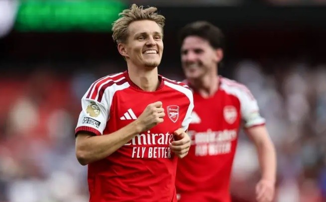 Đội trưởng Arsenal, Martin Odegaard, đã ghi bàn thắng quyết định vào lưới Chelsea hôm Chủ nhật. (Ảnh: Charlotte Wilson/Offside/Offside via Getty Images)