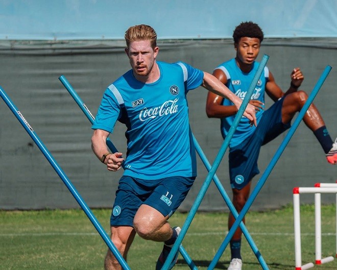De Bruyne chuẩn bị gặp lại Arsenal. Ảnh: Napoli.