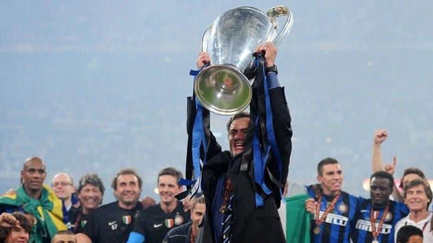 Mourinho vô địch Champions League cùng Inter trước khi đến Real. (Ảnh: UEFA)