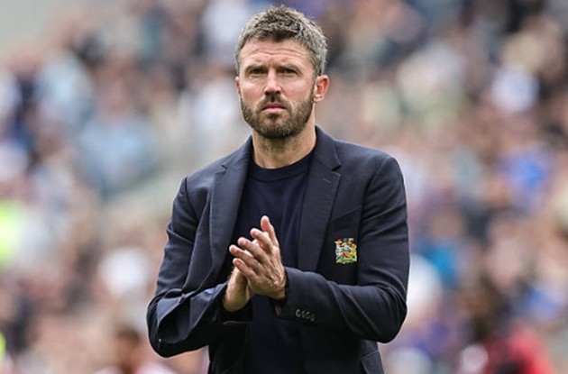 Michael Carrick cần quyết đoán hơn trong vấn đề nhân sự. Ảnh: 
