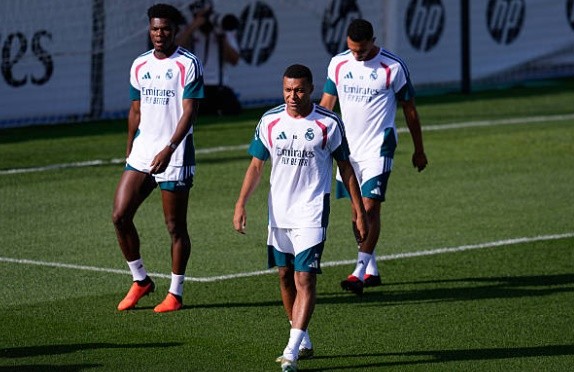 Real luyện tập chuẩn bị cho cuộc đối đầu Inter. Ảnh: Dennis Agyeman/Europa Press via Getty Images.