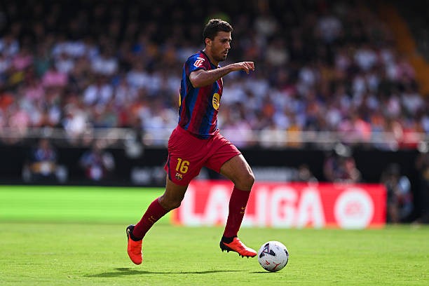Rodri sớm khẳng định đẳng cấp trong ngày ra mắt Barcelona. Ảnh: David Ramos/Getty Images.