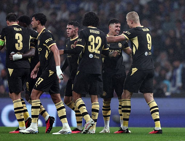 Enzo ngã mũ trước đẳng cấp của Haaland. Ảnh của Diogo Cardoso - UEFA/UEFA - Getty Images.