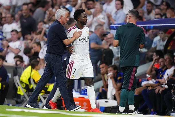 Jose Mourinho lên tiếng bảo vệ Vinicius Junior. Ảnh: Jose Hernandez/Anadolu qua Getty Images