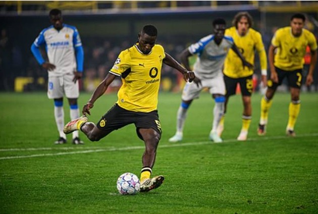 Cú đúp của giúp Dortmund đánh bại Villarreal trong trận cầu kịch tính. Ảnh: