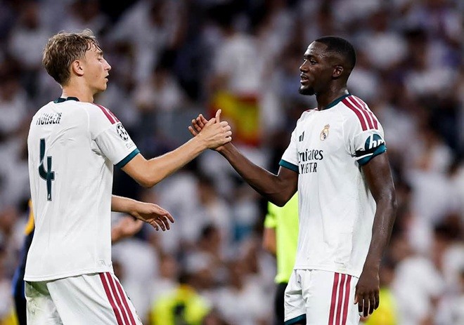 CB: Ibrahima Konate – 7,3. Có những lần để Lautaro Martinez băng vào phía sau và phải nhờ đến thủ môn cứu thua. Ảnh: Real Madrid.