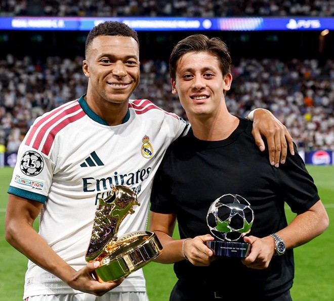 Kylian Mbappe – 7,6. Bắt đầu trận đấu bằng việc nhận Chiếc giày vàng mùa trước và chỉ 14 phút sau đã có bàn thắng. Ảnh: Real Madrid.