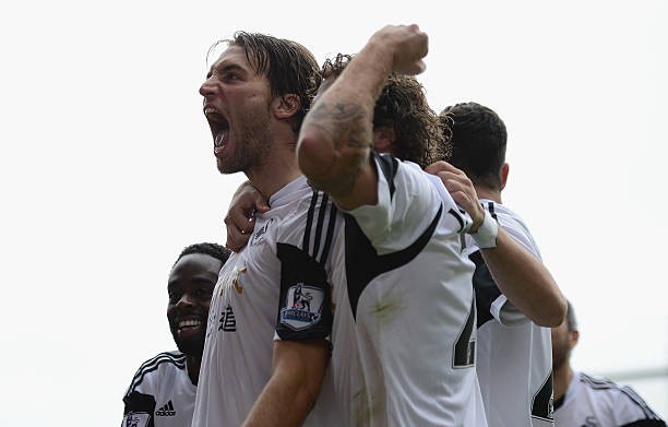 Michu trở thành biểu tượng của những giấc mơ bóng đá. Ảnh: Jamie McDonald/Getty Images.
