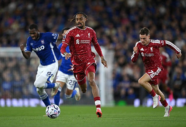 Barcola gây ấn tượng ở trận thắng Ipswich. Ảnh của Shaun Botterill/Getty Images.