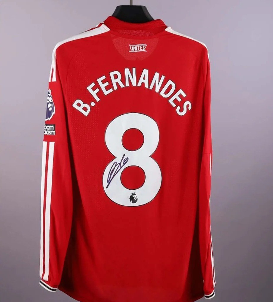Chiếc áo đấu đắt giá của Bruno. Ảnh: Manchester United.