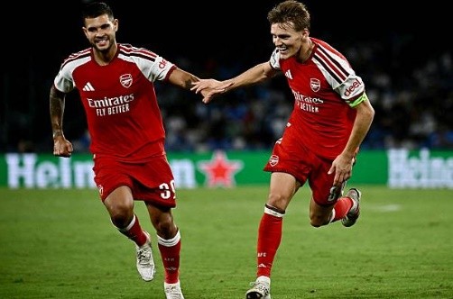 Odegaard có một màn trình diễn xuất sắc giúp Arsenal giành thắng lợi. Ảnh: Filippo MONTEFORTE / AFP via Getty Images.