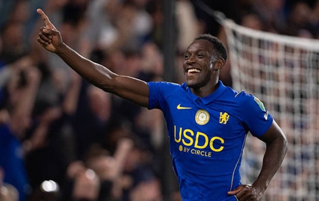 Danny Welbeck - 7: Hoạt động không biết mệt mỏi dọc theo tuyến đầu và được đền đáp bằng cú đúp: bàn đầu tiên đến từ pha cắt mặt đệm bóng sau đường chuyền của Morgan Rogers, bàn thứ hai là pha chớp thời cơ đánh đầu bồi sau cú sút bật ra của Barco.