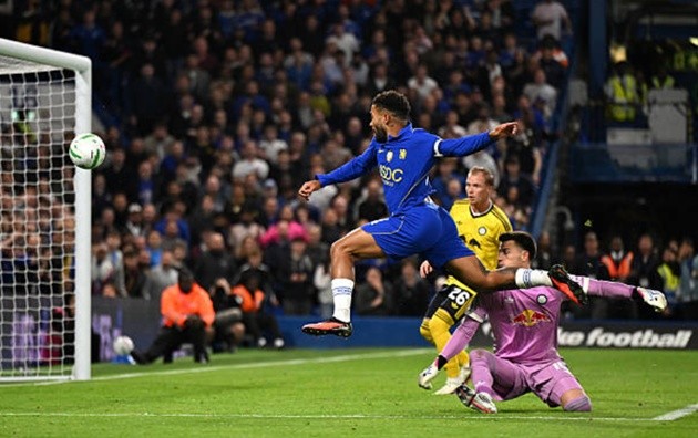 Reece James (vào thay Gusto, 46') - 7: Nhân tố đóng vai trò vô cùng quan trọng giúp thế trận của Chelsea vững vàng hơn. Anh tích cực tham gia cản phá, xoạc bóng chính xác và thực hiện những đường chuyền với trách nhiệm rất cao.