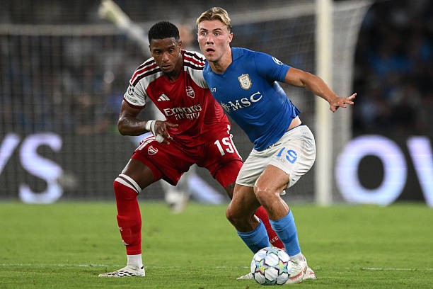 Rasmus Hojlund khen ngợi hàng thủ Arsenal. Ảnh: Image Photo Agency/Getty Images