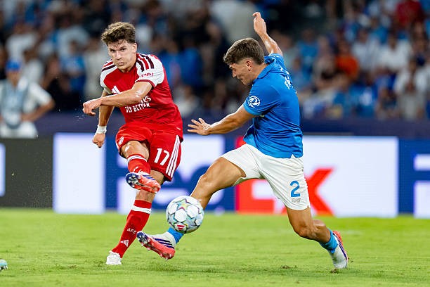 Christos Tzolis gây khó khăn cho hàng thủ Napoli. Ảnh: Giuseppe Maffia/Getty Images