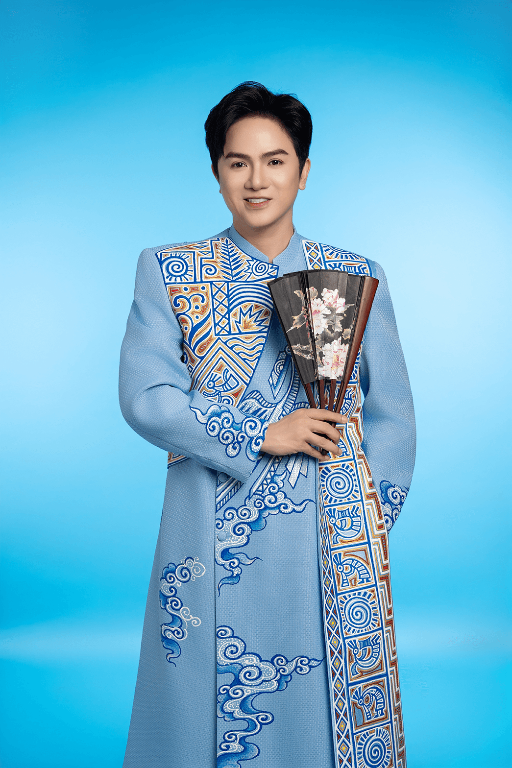 khuu huy vu ao dai xanh (2).jpg.png