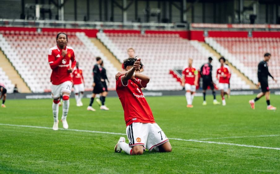 JJ Gabriel nổi bật trong chiến thắng của MU. Ảnh của Zohaib Alam/Manchester United - Getty Images.