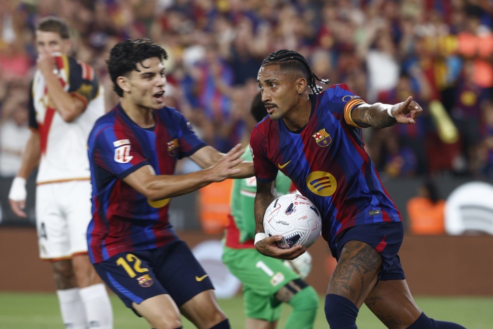 Barcelona đang cho thấy sự toàn diện của mình. Ảnh: EPA.