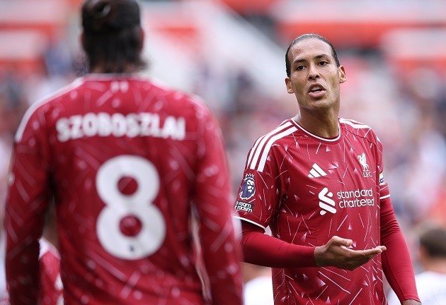 Virgil van Dijk (7.1): Thủ lĩnh chơi ổn định, ít mắc sai lầm nhưng thiếu sự bùng nổ. Phải tốn nhiều thời gian bọc lót cho vị trí hậu vệ trái ở hiệp một.