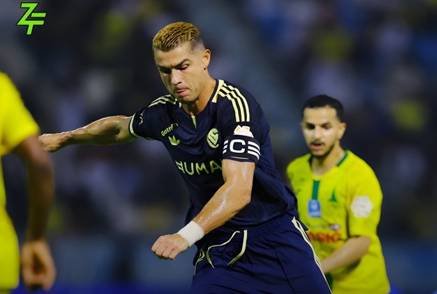 Ronaldo nỗ lực nhưng không thể giúp Al-Nassr. Ảnh: zflixfootball