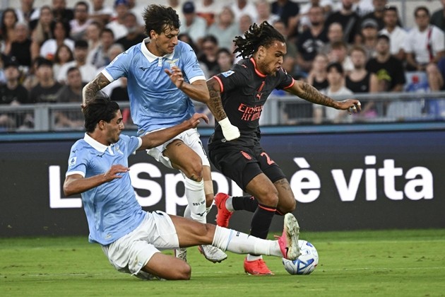 Cú đúp của Diego Moreira giúp AC Milan giữ lại 1 điểm trước Lazio. Ảnh: EPA
