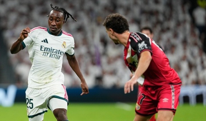 Yan Diomande đá chính trước Rayo Vallecano. Ảnh: EPA/BORJA SANCHEZ-TRILLO.