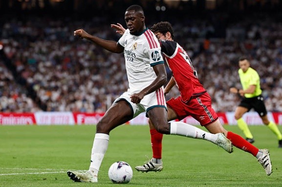 Ibrahima Konate (7.0): Một trận đấu tròn vai của trung vệ người Pháp. Tốc độ của Konate giúp Real giải tỏa áp lực trong những tình huống phản công nhanh của Rayo.Ảnh: Antonio Villalba/Real Madrid via Getty Images.