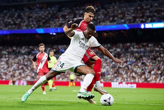 Denzel Dumfries (7.0): Cầu thủ người Hà Lan chơi kỷ luật và hạn chế được tối đa tầm ảnh hưởng của các tiền đạo biên phía Rayo Vallecano. Ảnh: Alvaro Medranda/Quality Sport Images/Getty Images