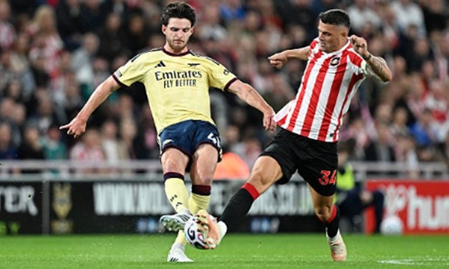 Declan Rice - 7.7 điểm: Xứng đáng có một pha kiến tạo sau quả tạt bóng như đặt cho Saka. Tiền vệ người Anh như bức tường thép trước vòng cấm với ba pha đánh đầu giải nguy liên tiếp, thể hiện nguồn thể lực phi thường dù vừa cày ải trọn vẹn 90 phút ở cúp châu Âu giữa tuần.
