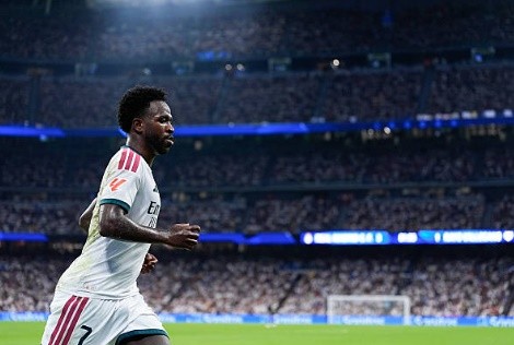 Vinicius Junior (7.5): Dù chưa thể tự mình ghi bàn, nhưng Vinicius vẫn là mối đe dọa thường trực. Anh có đường kiến tạo tinh tế giúp Bellingham lập công. Ảnh: Oscar J. Barroso/Europa Press via Getty Images.