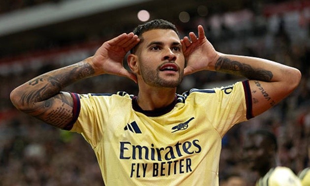 Bruno Guimaraes (vào sân phút 46) - 7.2 điểm: Khoảnh khắc đưa sự nghiệp tại Arsenal cất cánh. Dù phải nhận những tiếng la ó mỗi khi chạm bóng, tiền vệ người Brazil đã đáp trả đanh thép bằng một siêu phẩm sút xa dội xà ngang tung lưới, mở toang cánh cửa chiến thắng cho Pháo thủ.