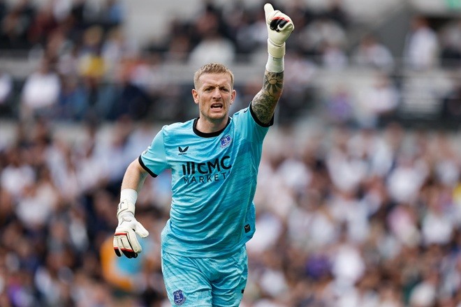  Pickford là trụ cột không thể thay thế của Everton. Ảnh: EPA.