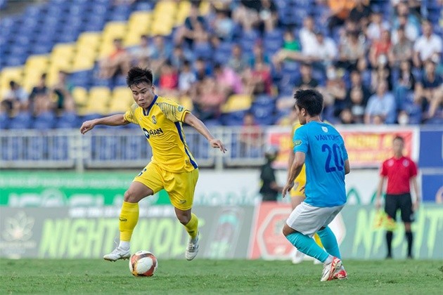 Quang Vinh tỏa sáng trong trận đấu với Hà Nội FC. Ảnh: VPF