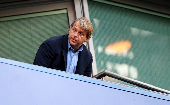 Kỷ nguyên Todd Boehly đã gây nhiều tranh cãi ở Chelsea. Ảnh: EPA.