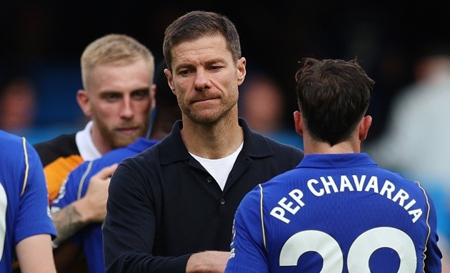 Alonso đau đầu vì hàng thủ Chelsea. (Ảnh: EPA Images)