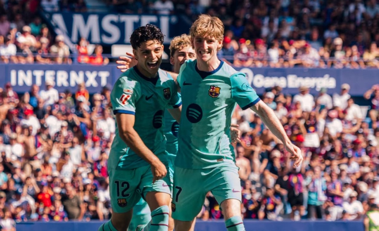 Thầy trò Flick duy trì thành tích toàn thắng. Ảnh: Barcelona. 