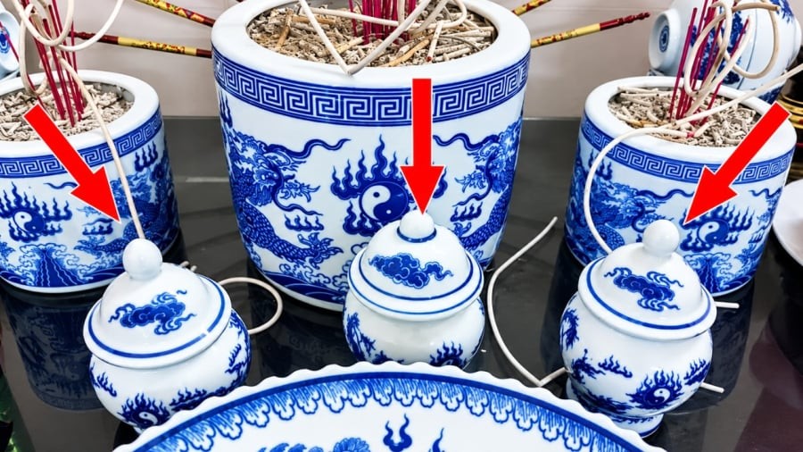 Cách thay 3 hũ gạo muối nước trên bàn thờ chuẩn nhất