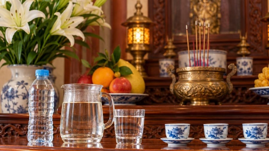 Nước thắp hương nên là nước gì?