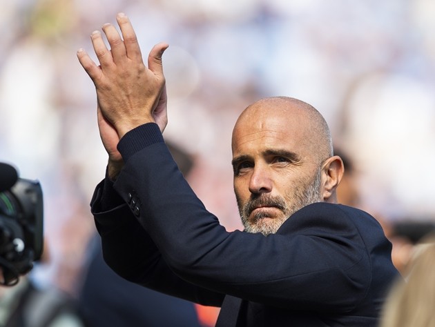 Enzo Maresca muốn Manchester City chủ động dù chơi thiếu người. Ảnh: EPA/PETER POWELL
