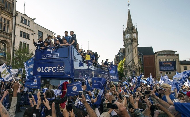 Chức vô địch của Leicester đã là một câu chuyện xa xôi. Ảnh: EPA>