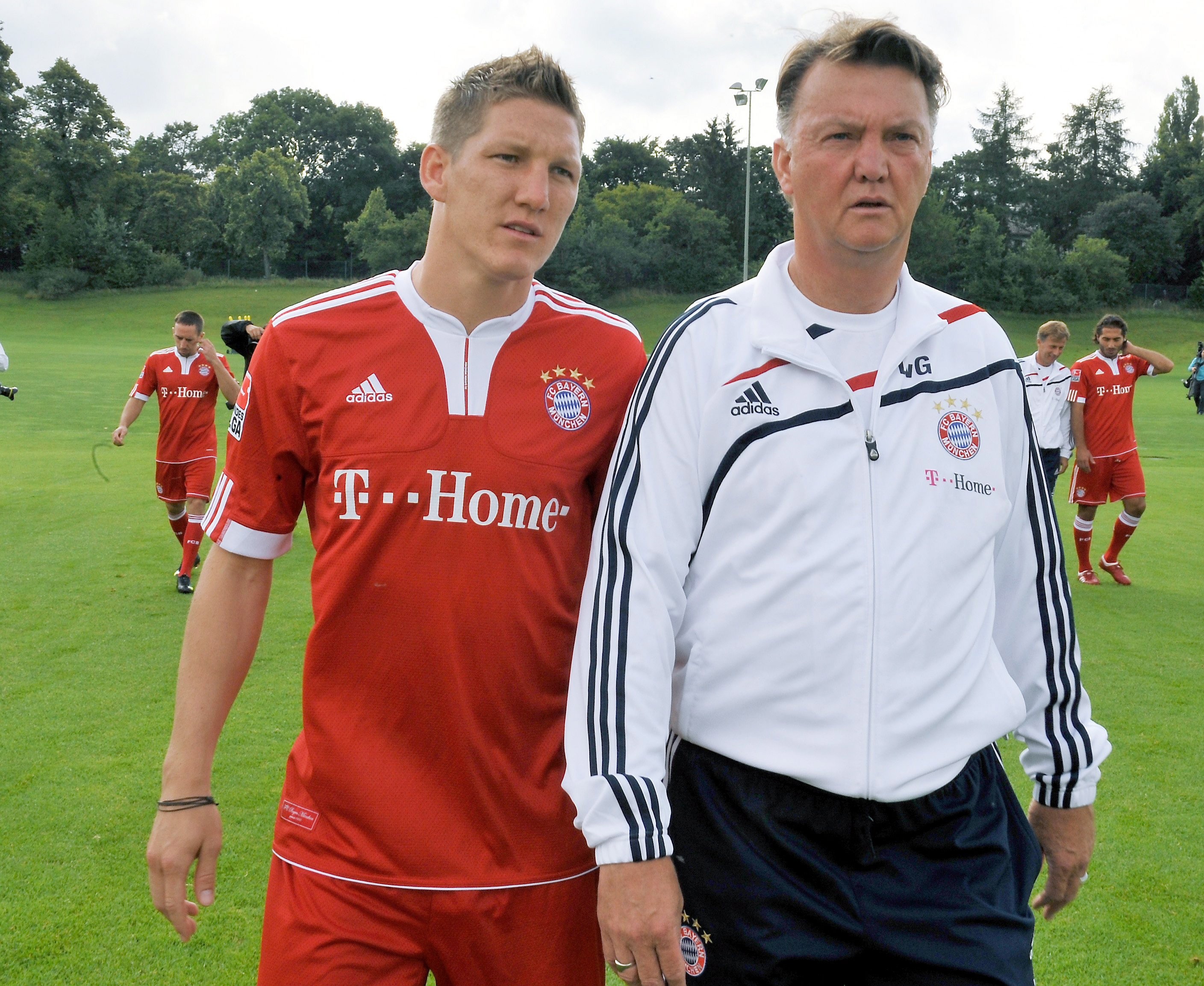 Louis van Gaal định hình Schweinsteiger thành tiền vệ trung tâm. (Ảnh: EPA Images)