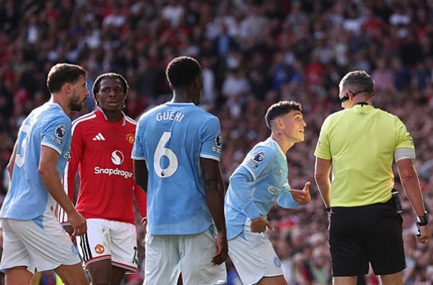 Man City chơi ổn định hơn sau khi mất Phil Foden, trong khi đó Quỷ đỏ lại hoảng loạn và bế tắc. Ảnh: 