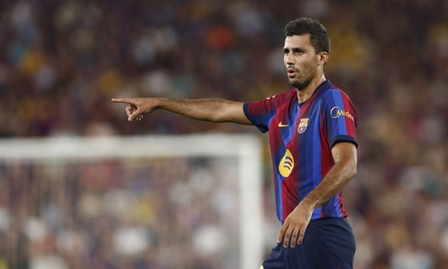 Rodri vừa đến Barca nên chưa có suất trong ban cán sự. (Ảnh: EPA Images)