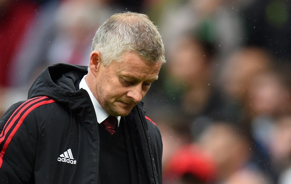 Carrick lặp lại sai lầm như thời Ole Gunnar Solskjaer. Ảnh: EPA.
