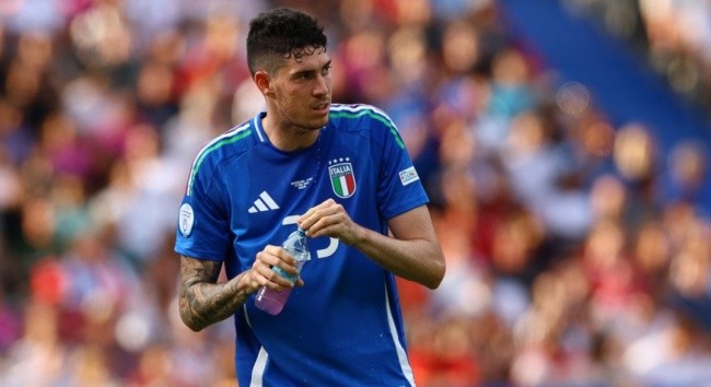 Chelsea muốn mua Bastoni. Ảnh: EPA.