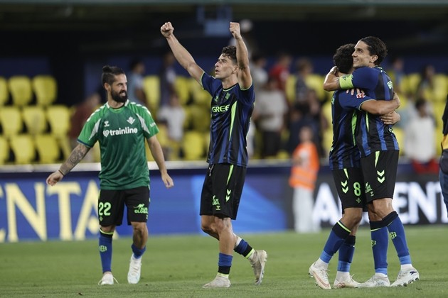 Niềm vui của Real Betis sau chiến thắng trước Villarreal. Ảnh: EPA