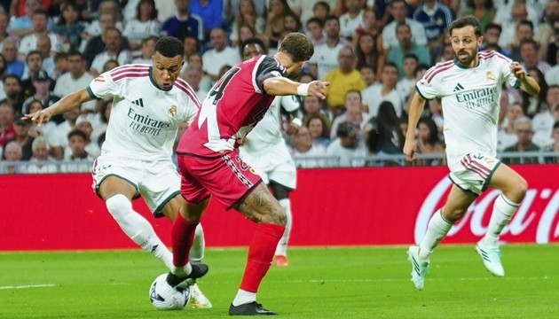 Mbappe được đánh giá cao ở kỹ năng rê bóng. Ảnh: EPA